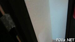 Chick seksi goda dengan bontot cantik