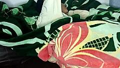 Blauwe amateur colombiaanse huisvrouw spuit keihard op XVideos 2024