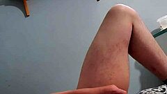 若いイケメンがチンポ弄びつつケツ見せ！