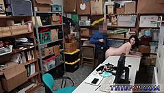 Adakah awak nampak remaja hitam 18+ buka baju dan ditangkap oleh kedai?