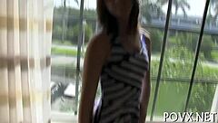 Coño depilado apretado de jovencita clavado en POV