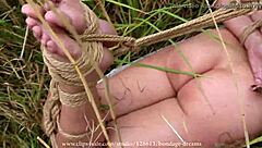 动漫本子妹子被绑起来 裸体捆绑狂野场景 逃不掉这个陷阱