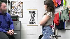 Peguei novinha peitona 18+ no trampo e gravei escondido a foda pesada dela