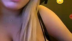 Uma Bela Tetuda Curvada na Posição Doggystyle