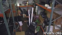 Reality chick does fellatio