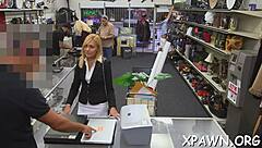 Reality chick does fellatio