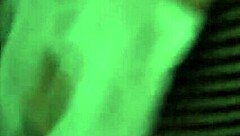 Latina med stor rumpe nyter kåt helløyeblikk med dyp knull