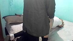 Трахаемся раком в холодный день на нашей двуспальной кровати