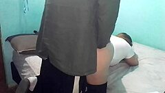 Vi knepper hundestilling på en kold dag i vores dobbeltseng