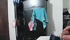 彼らが私を義姉妹のアナルファックで捕まえた、人種間ゲイアマチュア！