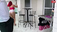 contratei essa empregada latina e nao aguentei o tesao nessa bunda com shortinho de voyeur fetish