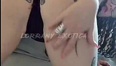 Albina esittelee anaalihousunsa