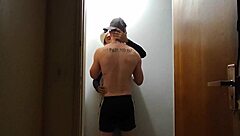 câmeras do prédio flagram amigos se pegando no corredor depois da academia 😏