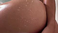 Luna Luxe ist tropfnass, fickt sich täglich mit rosa Vibrator