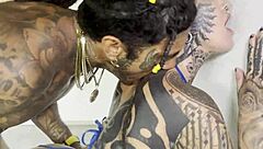 セクシーなタトゥープリンセスがダミルヴスとゲイの快楽を激しく探求するトレーニングセッション