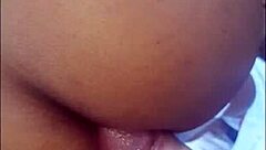 感動の瞬間、ブンダゥダファンクダンサーが屋外公園で彼女のきついケツを提供