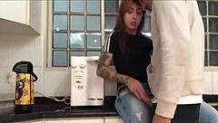 모토보이가 카드 청구 실패 후 맨백으로 박아 큰 자지로 엉덩이 벌려