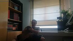 의붓아들이 자위하는 동안 박았어