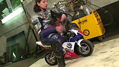 hey, want to see this teen 18+ getting a cumshot? it's hot!