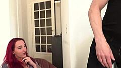 Wow, milf rambut merah dengan puting tembus naik dua kontol besar!