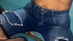 sexy wife enjoys wet oral from careless neighbor