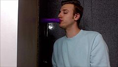 Modell twink suger din kuk djupt