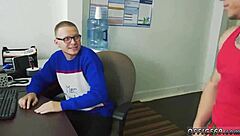 Chlapi, títo horúci herci tĺkajú gay sex scény naplno