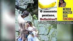 야 이 두 미녀 길거리서 운 좋은 놈 빨아대는 거 봤어?