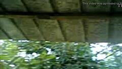 Pasangan Amatur Malaysia Kongkek Keras di Padang Terbuka Bawah Matahari Panas