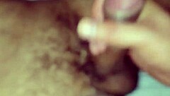 O gay oyuncağını öyle sert emiyorum.