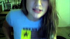 does this huge natural tits teen 18+ spread pussy on cam?