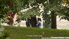 Bu sürtük 18+ kızı sokakta yabancının yarağını emerken görmek ister misin?