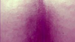 Gizli kamera olgun Latina Ann'in banyo anını yakalıyor