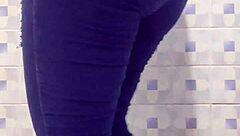 Gizli kamera olgun Latina Ann'in banyo anını yakalıyor