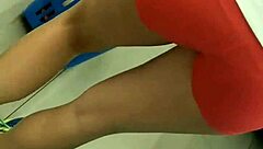 Look at this hot girl’s tight shorts hugging her nice ass in the market!