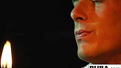 제시카 천천히 옷 벗어 알몸 드러냄