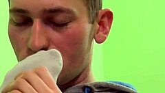 Füße schnüffelnde schwule Twinks lutschen Schwänze in 69