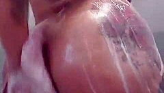 胖美人淋浴独自假屌自慰玩穴