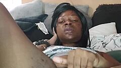 J-jag förför dig med striptease, river kläder innan jag sprutar blött.