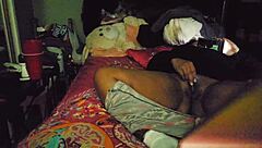 Me masturbo y me corro viendo videos porno