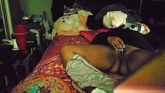 Me masturbo y me corro viendo videos porno