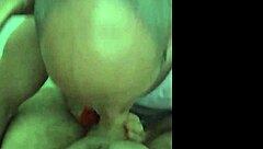 Rasa vanila tinggal di lidahku nikmati manis di dapur sunyi