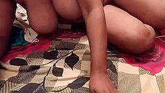 Webcam Model Saavi Randhawa Chats Threesome in Hindi!