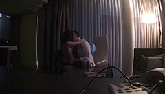 我和娇小18岁妹玩耍被老头偷偷偷窥