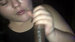 새로운 만남이 핸드잡 딥소로 빨아대며 사정 폭발