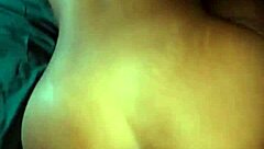 Hän herättää mut aamuun panolle