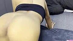 라티나 레즈비언 베이비들이 큰 흰 자지를 빨고 처음으로 스퀴트해