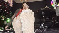 سيدة مع حلمات مثقوبة تحد نفسها وترش وتعطي تعليمات الاستمناء