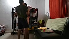 Saya kongsi bilik dengan sepupu tiri panas, kongkek dia sepanjang malam