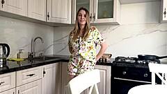 Sunt mama ta vitregă, nu ejacula în mine!